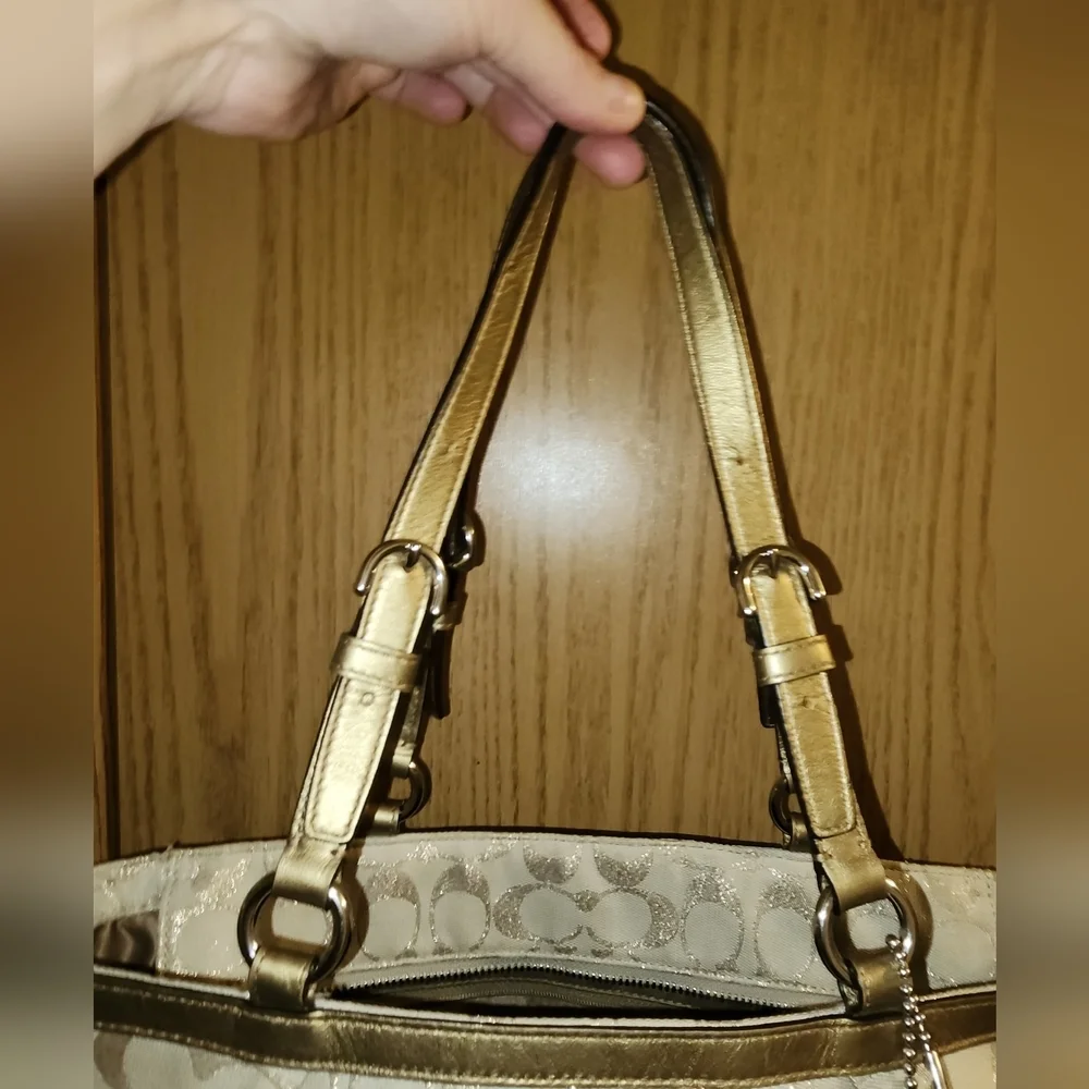 Guc beautiful gold jacquard signature coach shoulder bag see pics - Picture 9 of 10